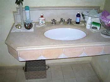 Capodarco Nocleg ze śniadaniem 4*