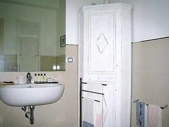 Capodarco Nocleg ze śniadaniem 4*